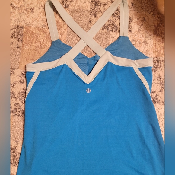*SOLD* Lululemon Cross Back Tank w/Contrast Trim, Sz M, 8 - Picture 2 of 8